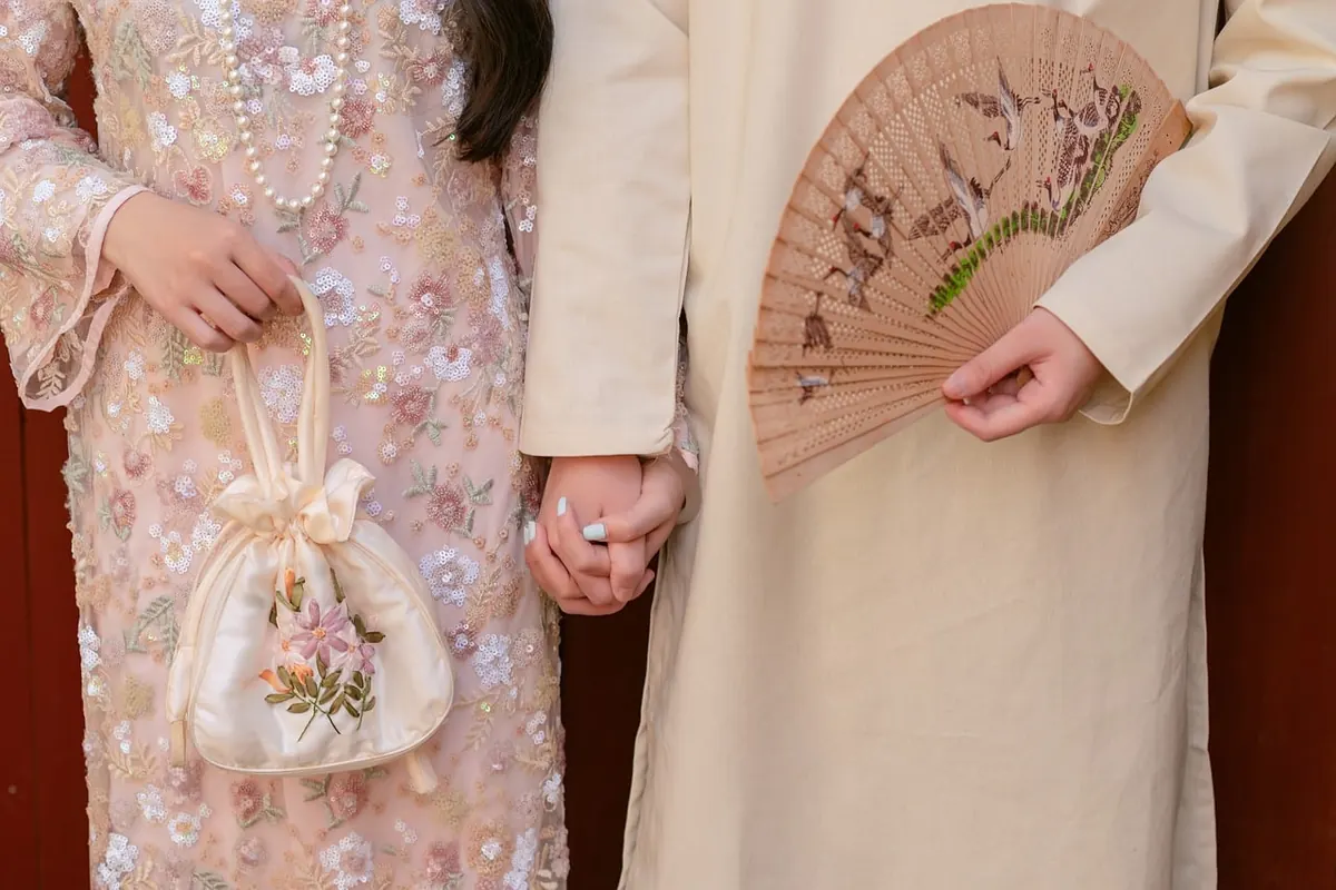 How to Transfer Embroidery Patterns onto Fabric: 5 Methods Compared